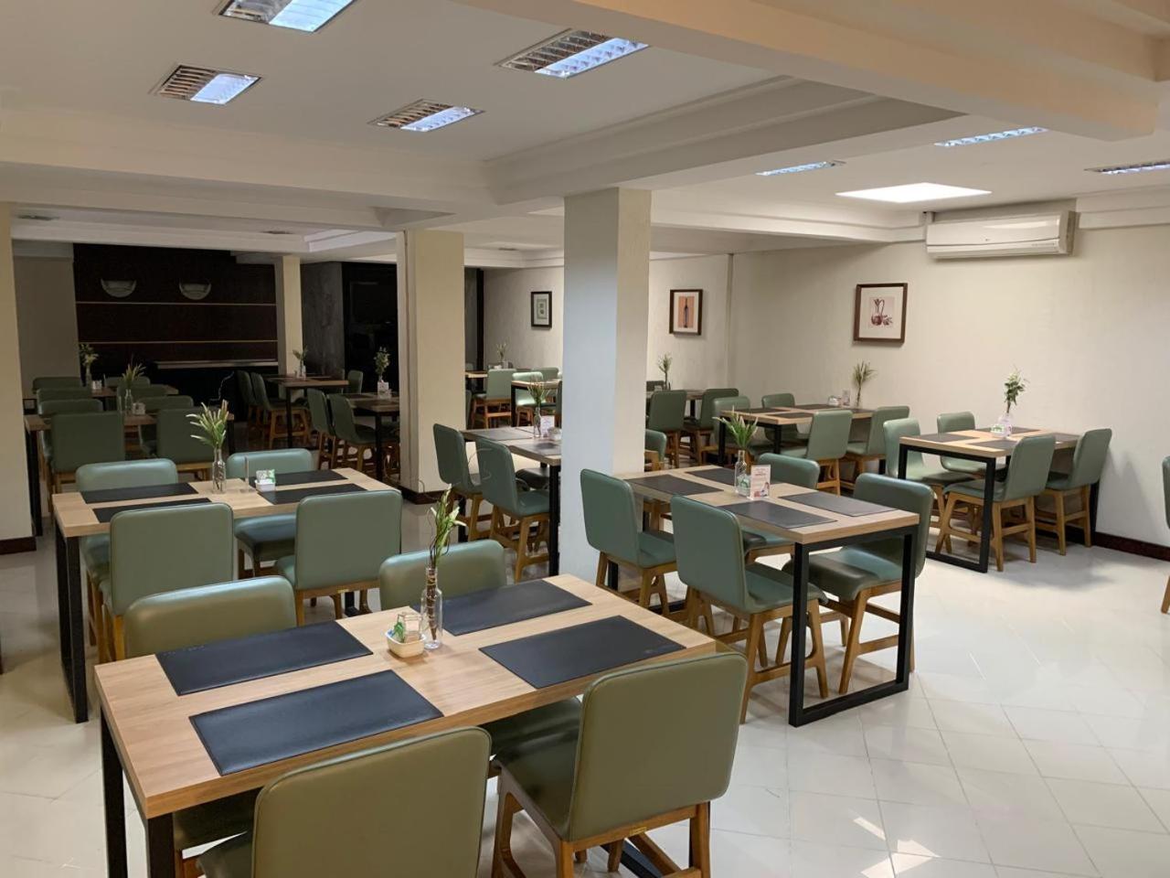 ג'וינוויל Le Village Flats E Hotel מראה חיצוני תמונה